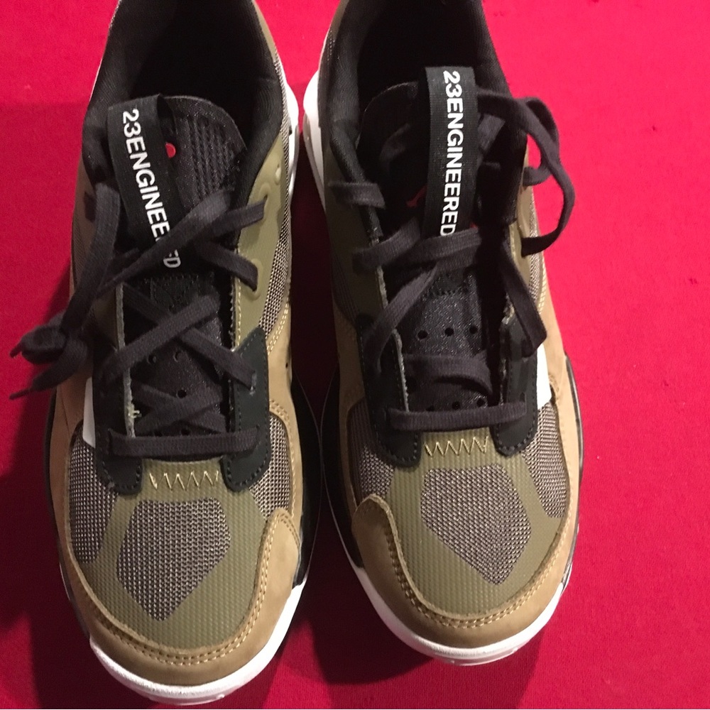 Nike Men’s Athletic Shoes in Olive Green, Black, White
